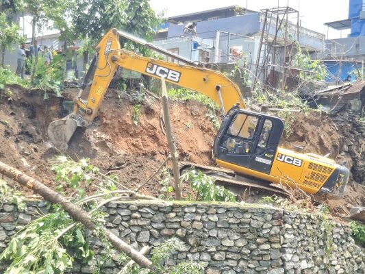 फिर्केखोलाको खोलाघरभित्र बनेका संरचना हटाउन सुरु